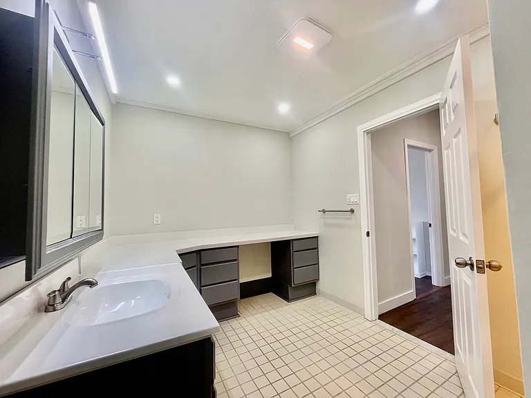 1005 Frankford Ave #2 — Photo 34