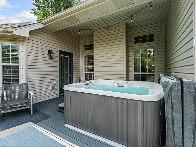 Willington Ln — Photo 17