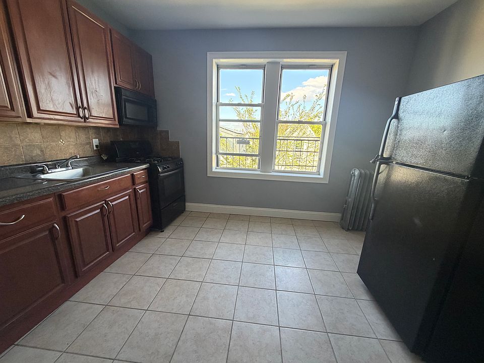 1st image of 735 Avenue A #15B