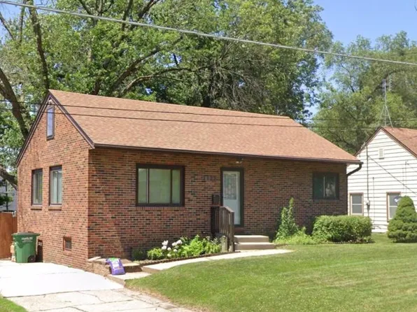 1122 69th St, Windsor Heights, IA 50324