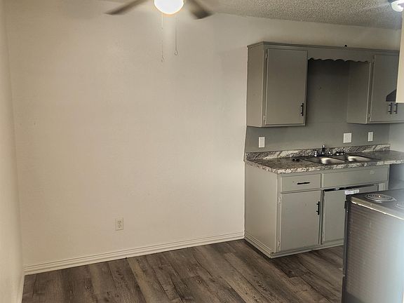 3rd image of 2308 Savannah St #10