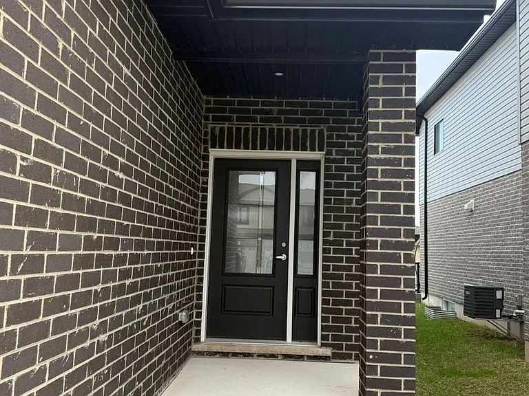 724 Freeport St — Photo 2