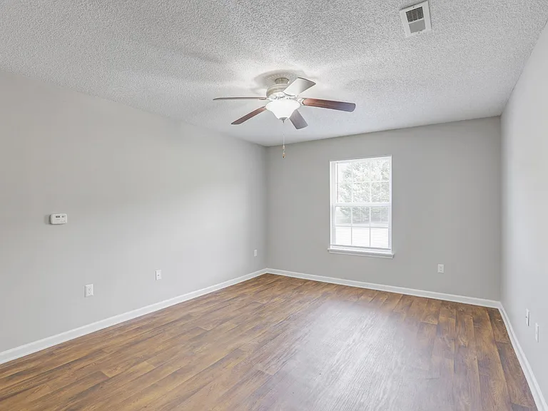 Highland Ridge Apartment Homes — Photo 6
