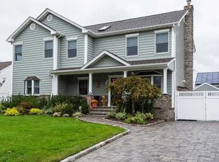 953 Brent Dr, Wantagh, NY 11793