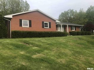 418 E Oakes St, Bluffs, IL 62621