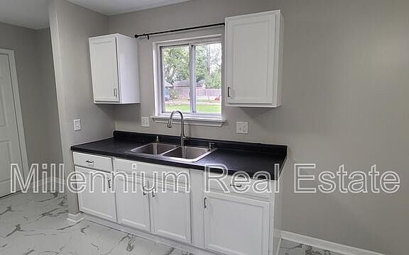 4th image of 771 Kenilworth Ave