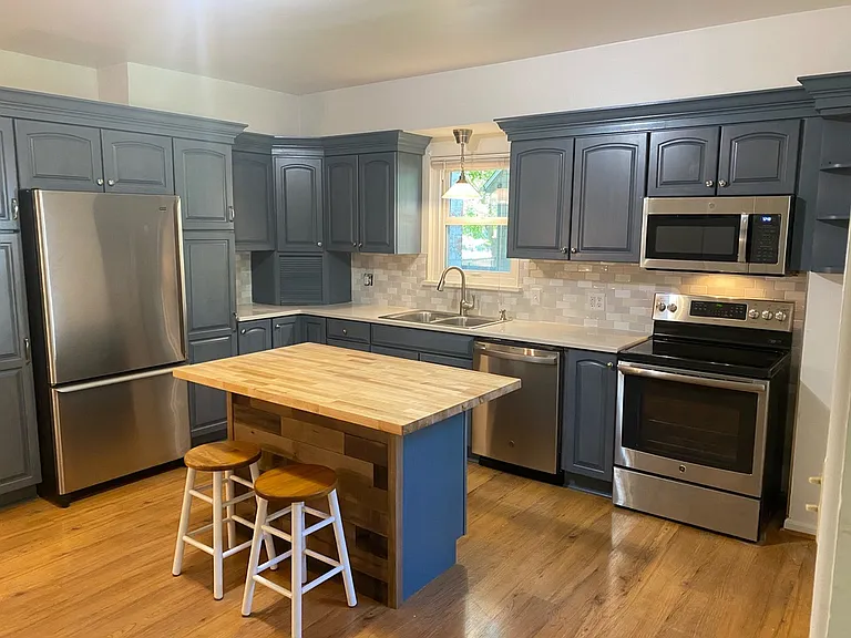 210 W Henry St #1 — Photo 2