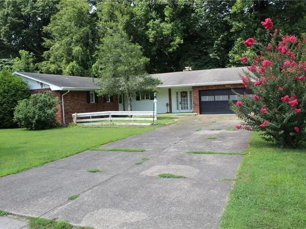101 Riverbend Blvd, Saint Albans, WV 25177