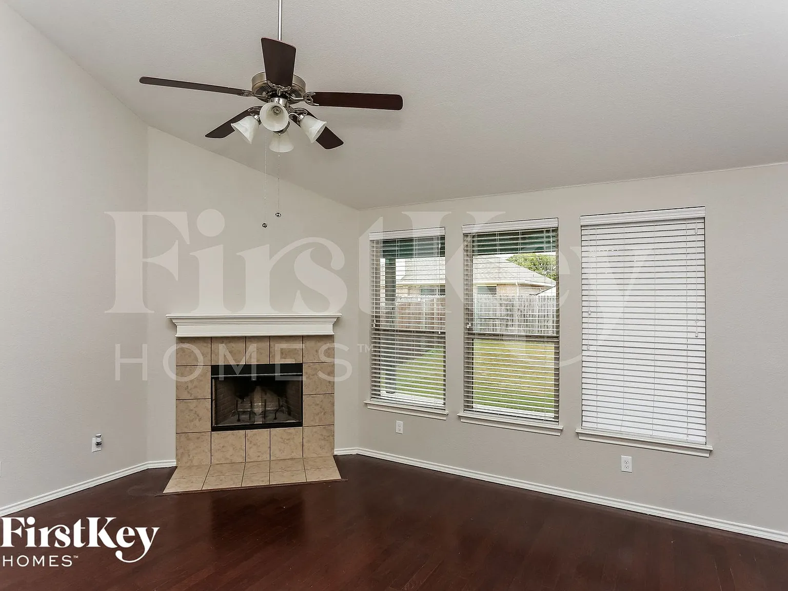 3 bed, 2.5 bath, 2106 sqft, $2,430 — Photo 2