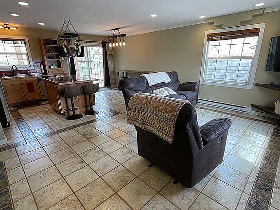 Living room/ kitchen