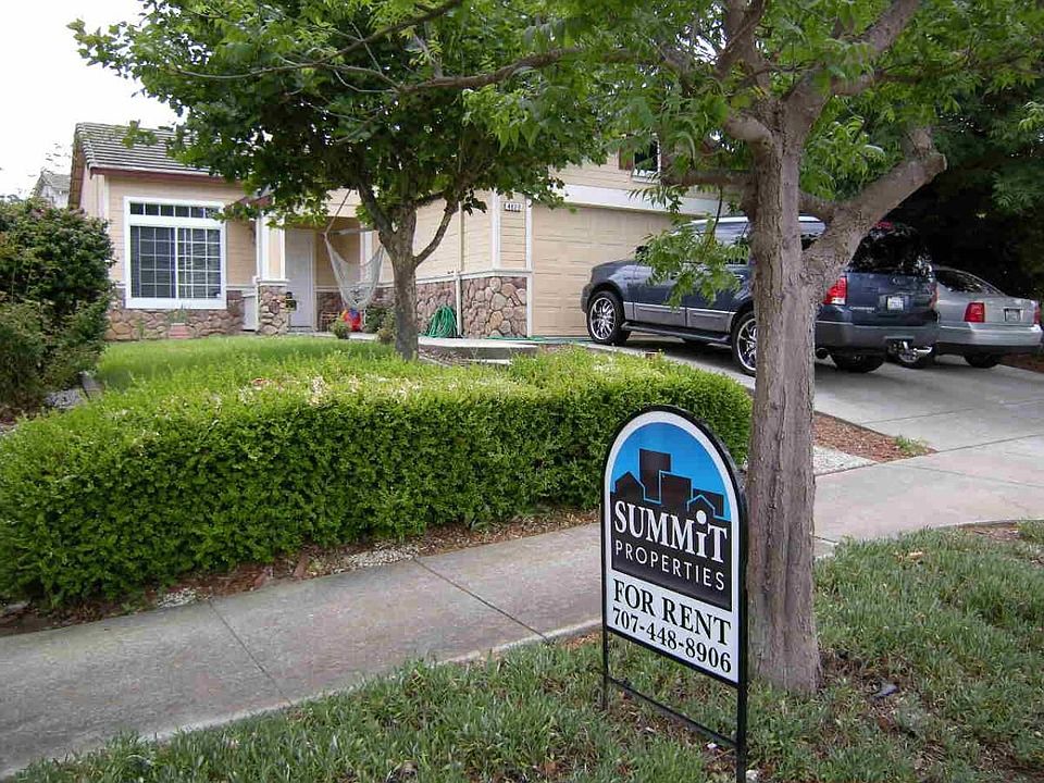 2nd image of 4823 Woodview Ct
