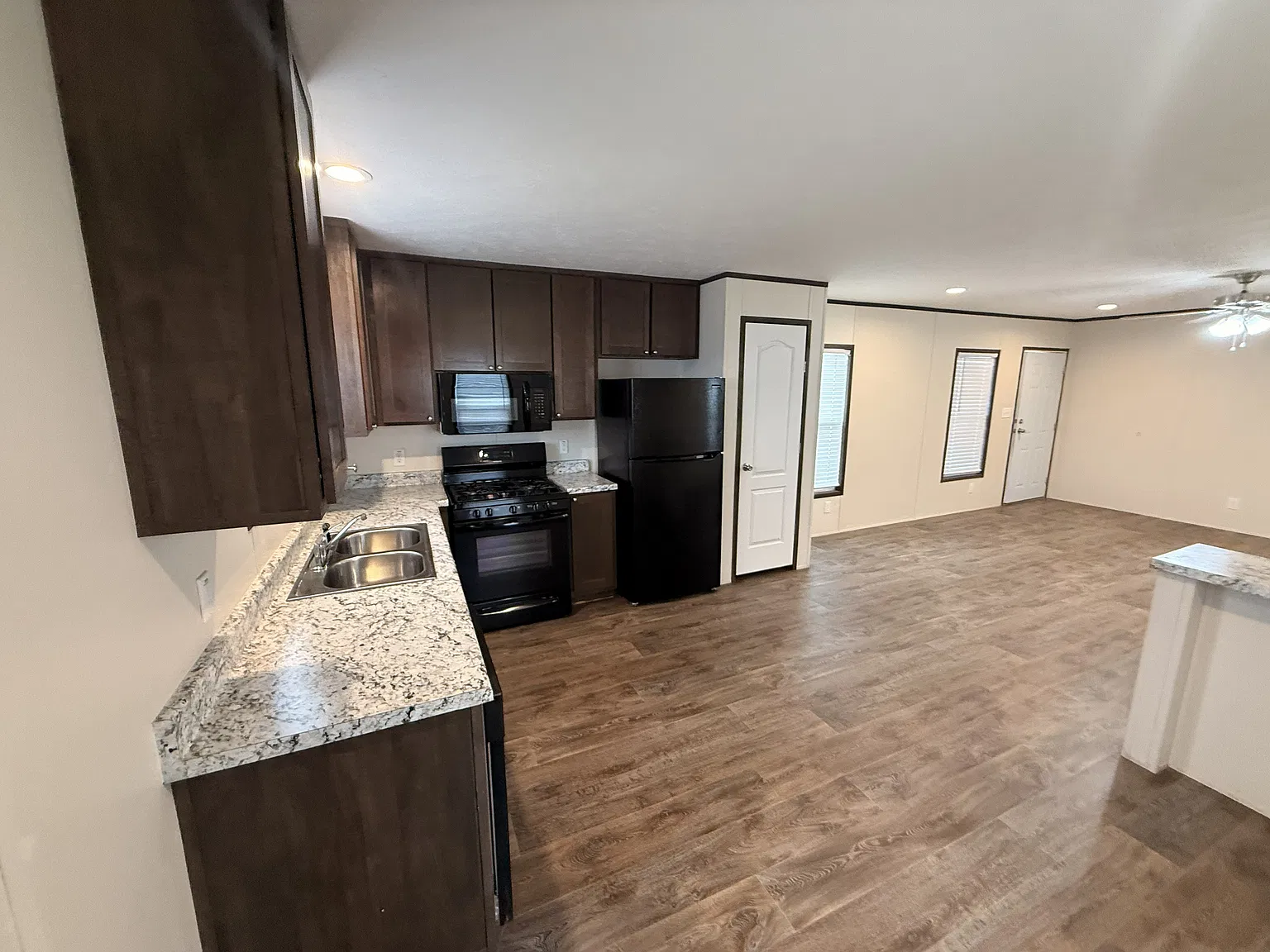 3 bed, 1168 sqft, $1,650 — Photo 2