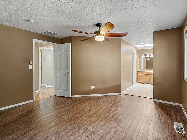 1075 Mildred Ln SE — Photo 32