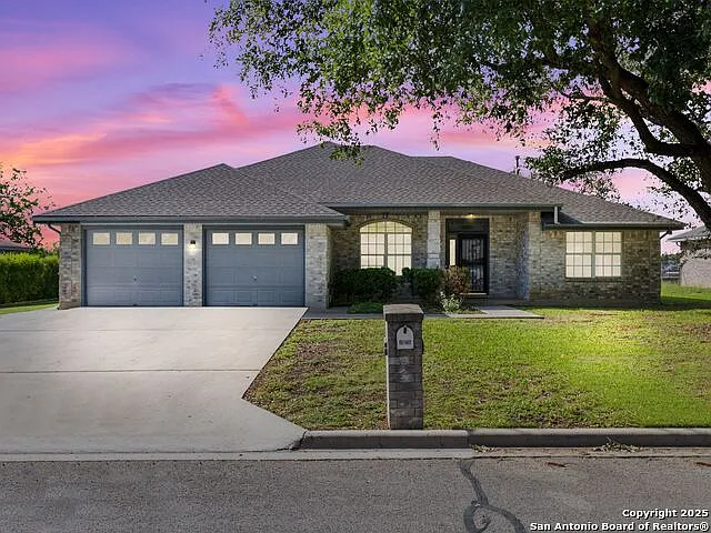 1625 Sunnybrook Dr — Photo 2