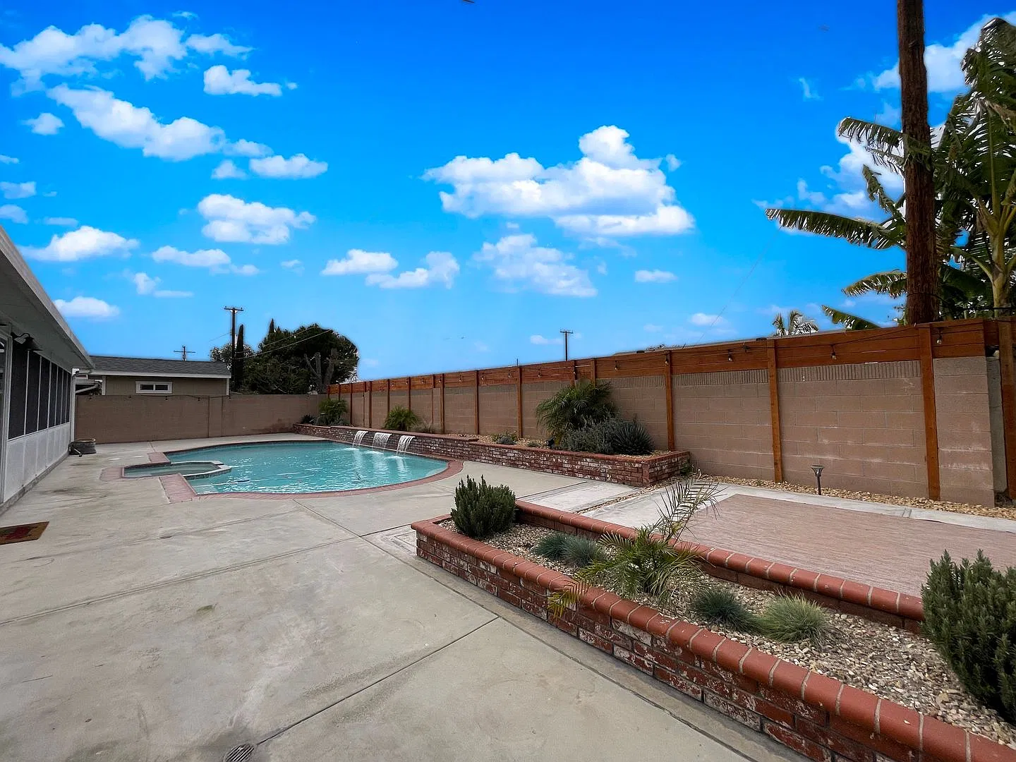 3 Bedroom 3 Bath Single Story Pool Home — Photo 2