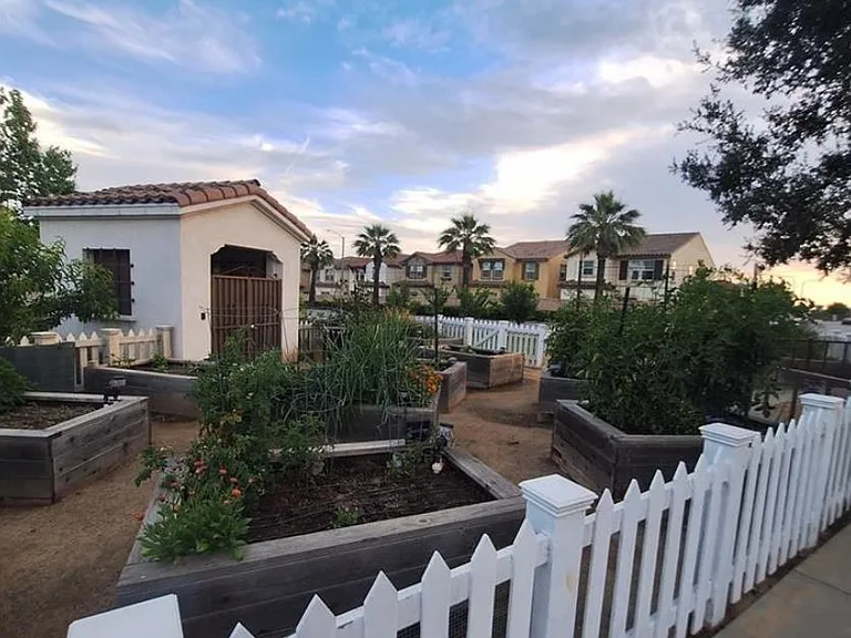 825 Parisa Pl — Photo 24
