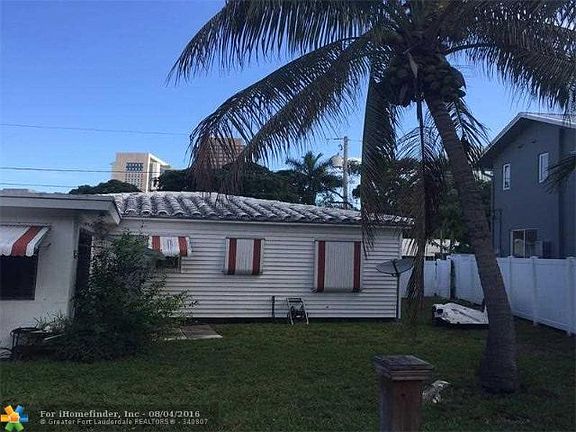 3rd image of 212 SE 10th St