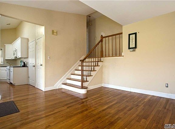 5th image of 10 Oakwood St