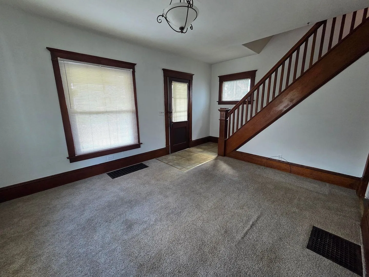 2-bedroom 1.5 bath two story single family home — Photo 2