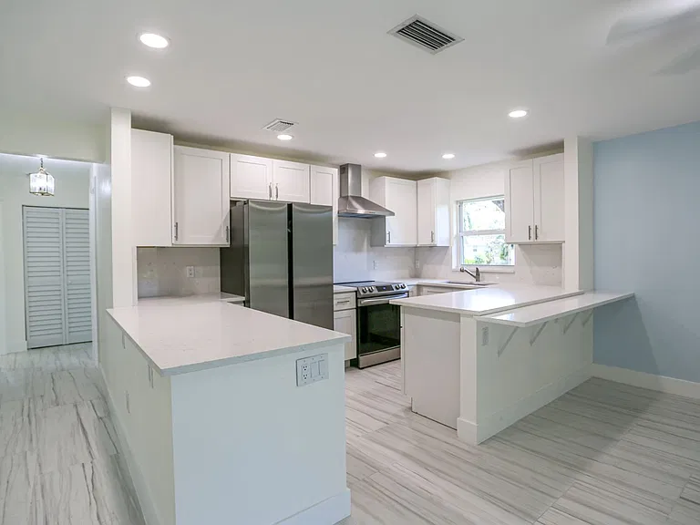 225 Georgetown Blvd — Photo 17