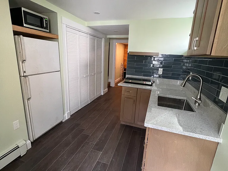 44 Bettinson Ave — Photo 3