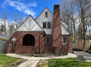 16 Oakwood Rd, Huntington, NY 11743