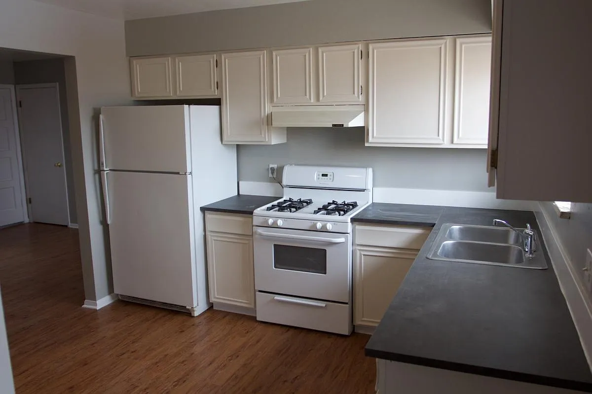 4 bed, 1800 sqft, $2,750 — Photo 2