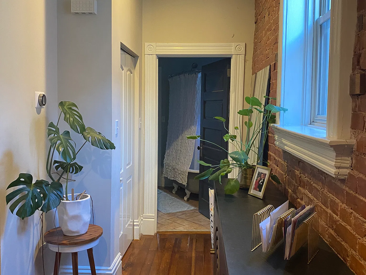 1 bed, 1300 sqft, $1,300 — Photo 2