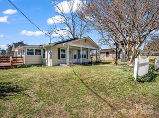 34 Manus Chapel Rd, Mill Spring, NC 28756