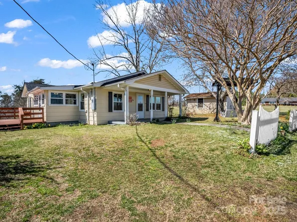 34 Manus Chapel Rd, Mill Spring, NC 28756