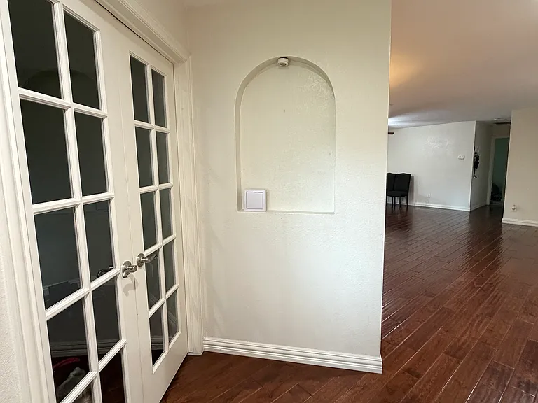 1410 Paris Dr — Photo 2