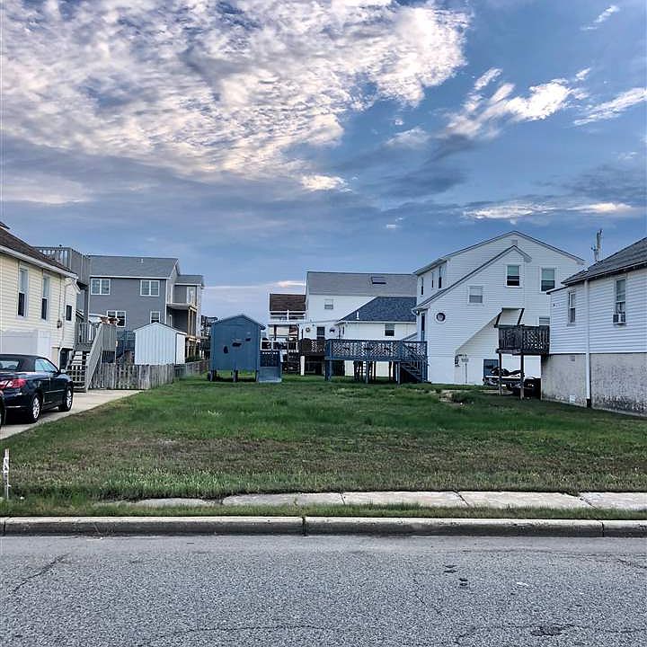 1st image of 622 W Pine Ave