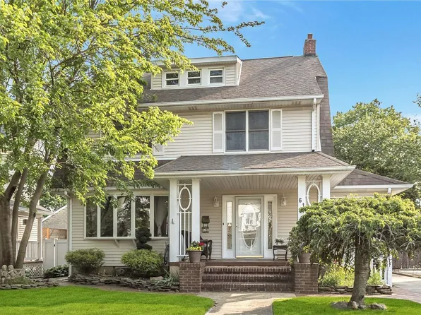 61 Union Pl, Lynbrook, NY 11563
