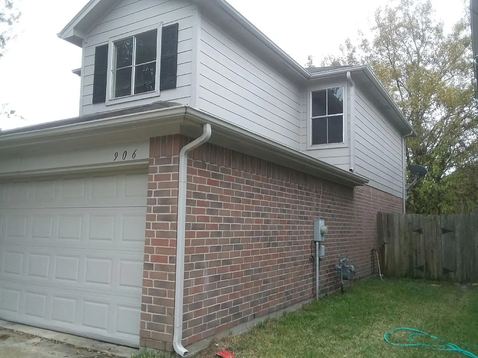 906 Oak West - 1 — Photo 4