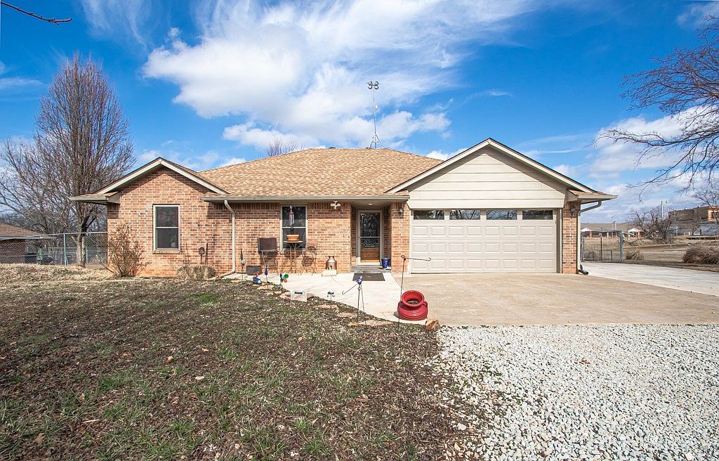 202 W 1st St, OK 74878 Zillow