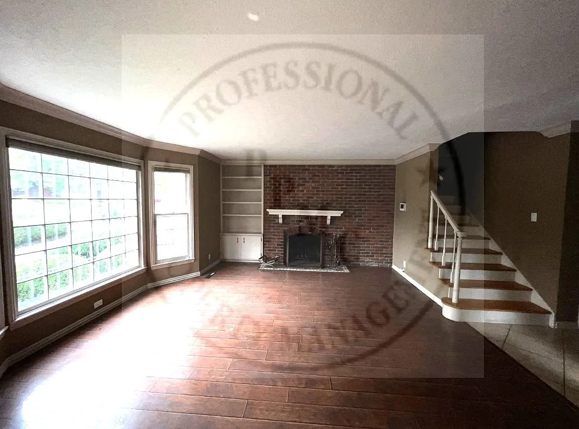 1905 S Ventura Ave — Photo 2