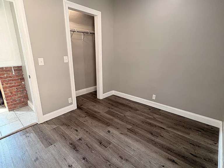 2115 Seneca St — Photo 3