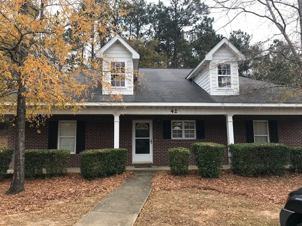 Building Photo - 802 W Longleaf Dr #42