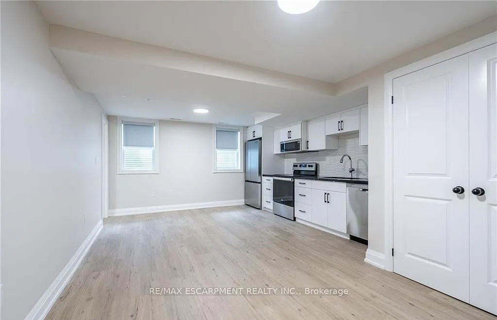 3 bed, $2,100 — Photo 3