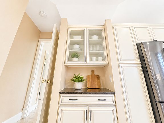 Dry Bar/Pantry