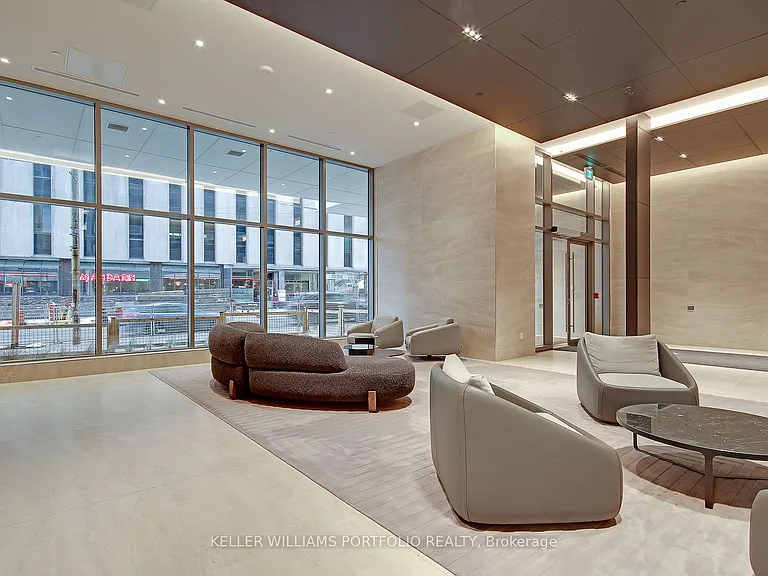 2221 Yonge St #1106 — Photo 27