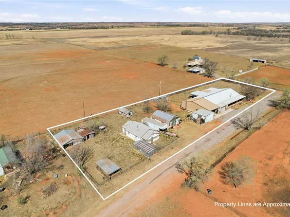 313 N 12th St, Sayre, OK 73662