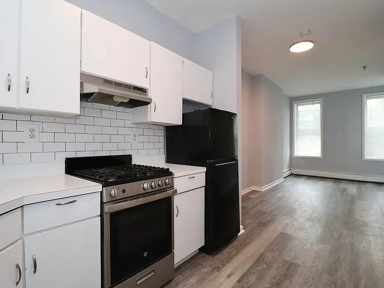 108 Adams St #4 — Photo 3