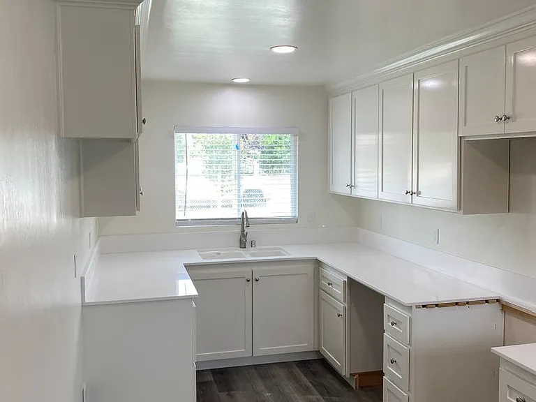 3201 Mesa Dr — Photo 9