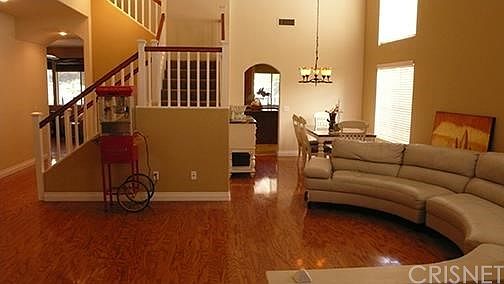 LIVING ROOM TOWARDS DINING