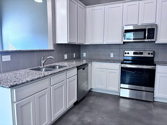 3rd image of 940 Country Club Dr #B