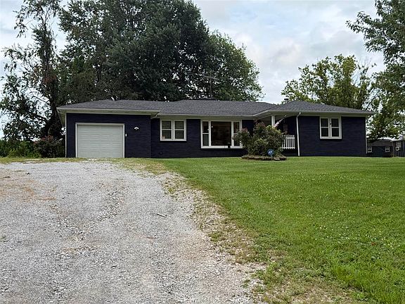 2nd image of 1576 Lake Springs Rd