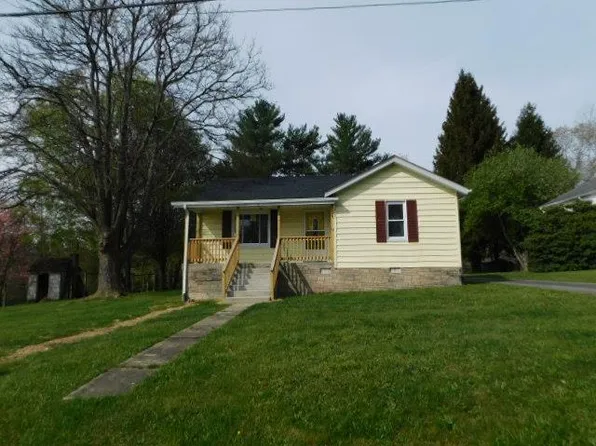 205 Willis Ave, Crab Orchard, WV 25827