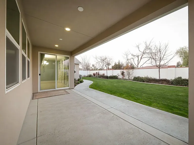 2624 Oakley St — Photo 32