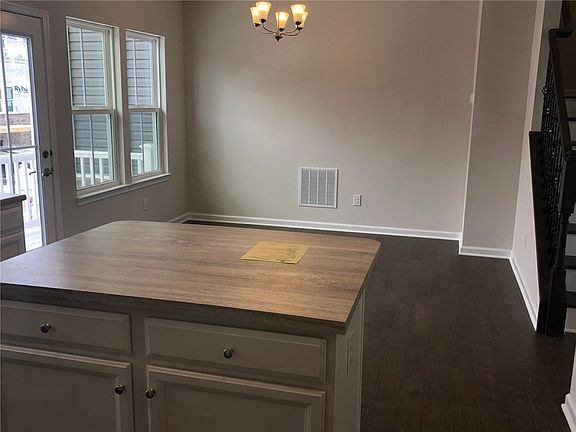 4th image of 818 Theda Dori St #5B